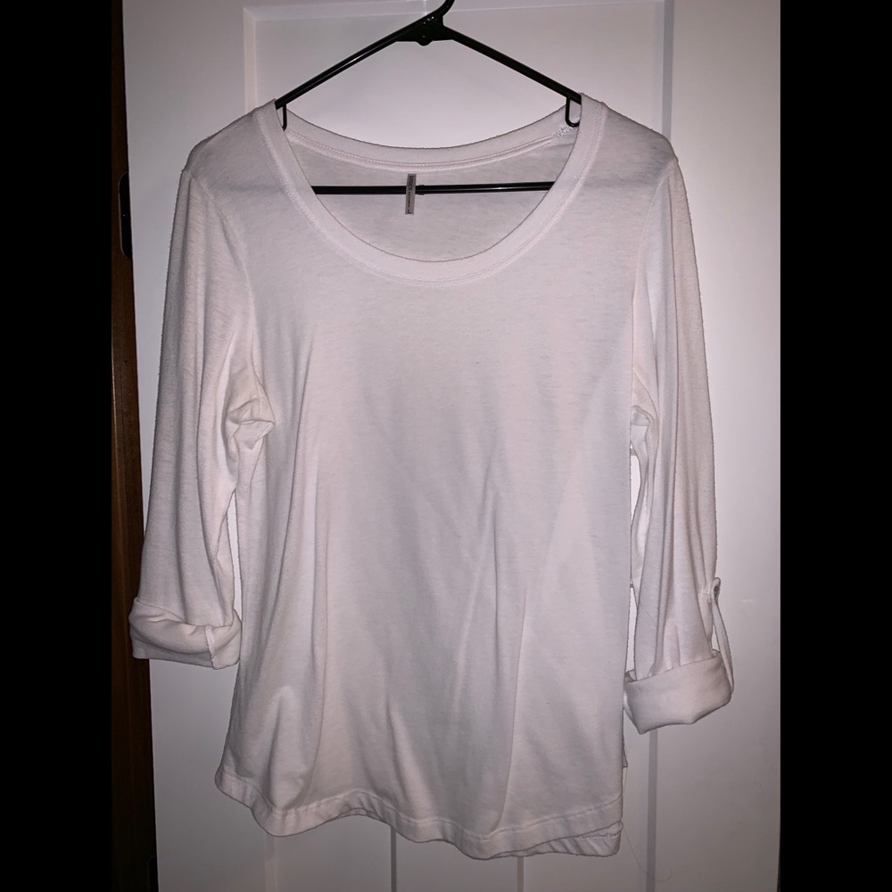 White top with cuffed sleeves
